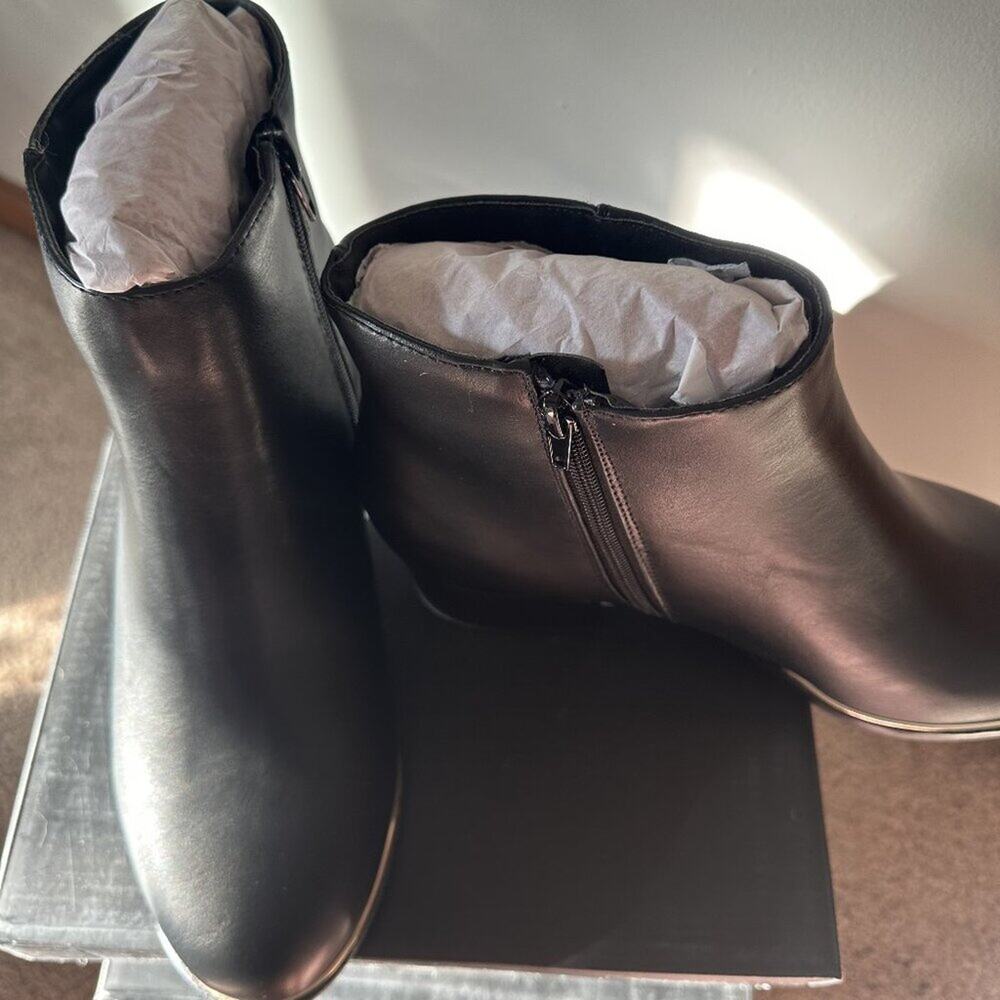 NWT Lane Bryant Women's Black Faux Leather Block Heel Ankle Boots Booties 9W - Picture 3 of 5